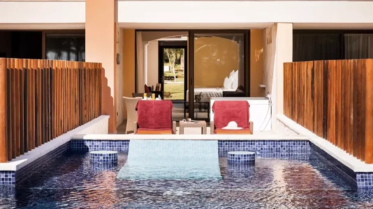 Swim-Up Premium Level Junior Suite